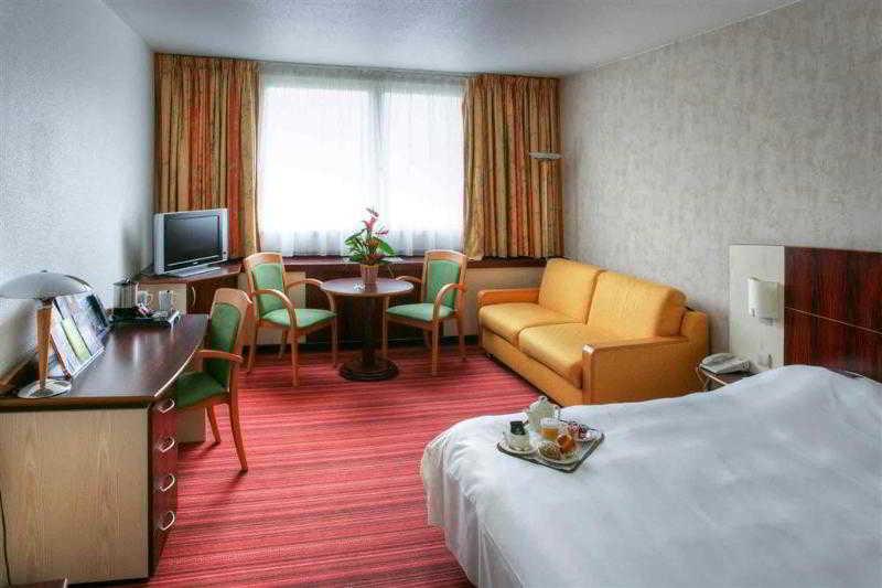 Mercure Besancon Parc Micaud - Hotel & Bar Екстериор снимка