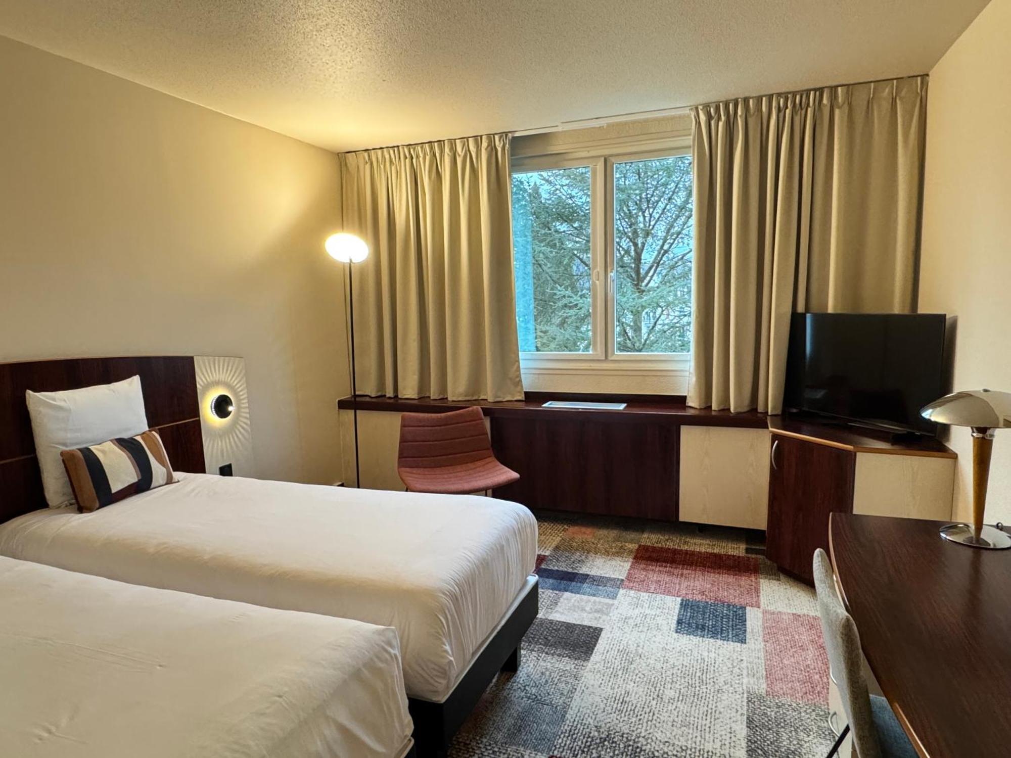 Mercure Besancon Parc Micaud - Hotel & Bar Екстериор снимка